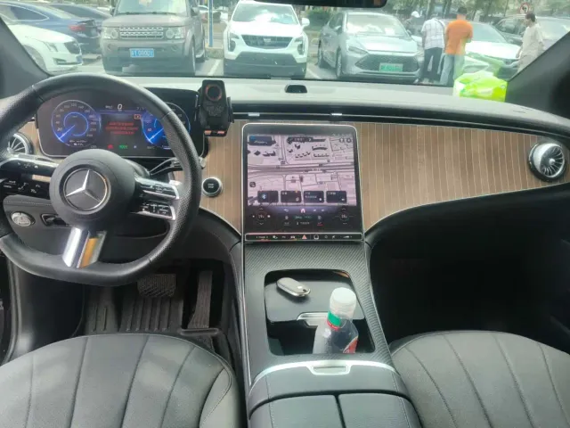 Mercedes-Benz EQE SUV — Фото автомобиля 7