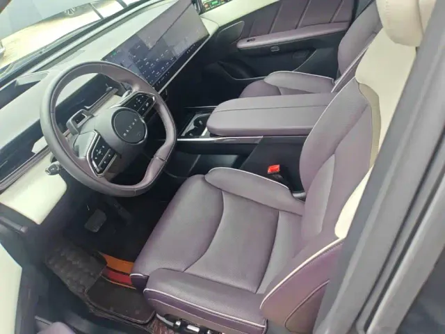 Mazda EZ-60 — Фото автомобиля 8