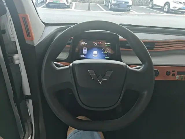 Wuling Hongguang Mini EV — Фото автомобиля 10