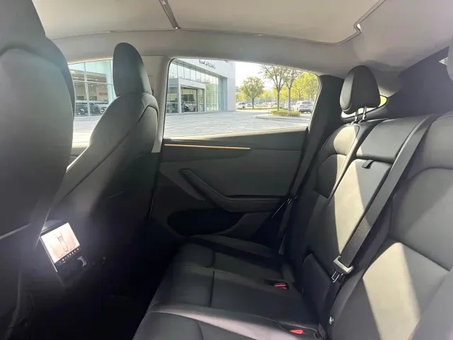 Tesla Model Y — Фото автомобиля 4