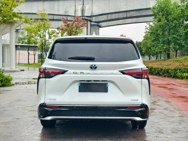 Toyota Granvia — Фото автомобиля 5