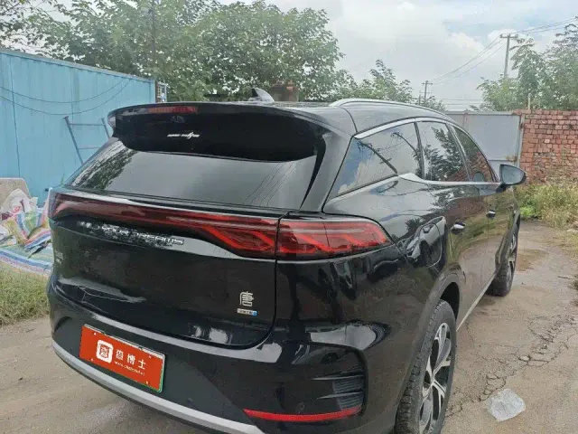 BYD Tang — Фото автомобиля 4