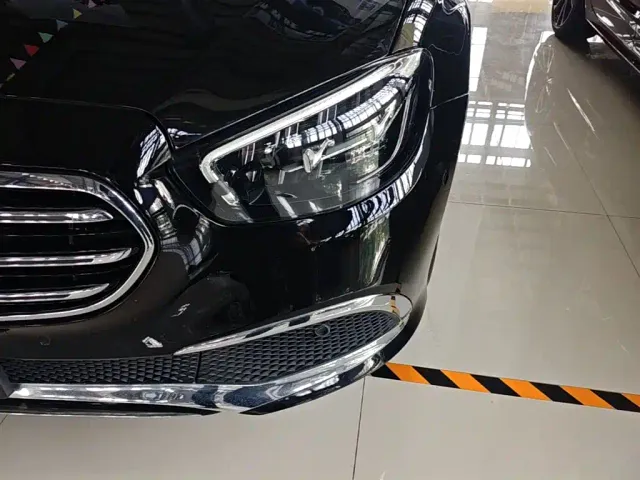 Mercedes-Benz E-Class — Фото автомобиля 23