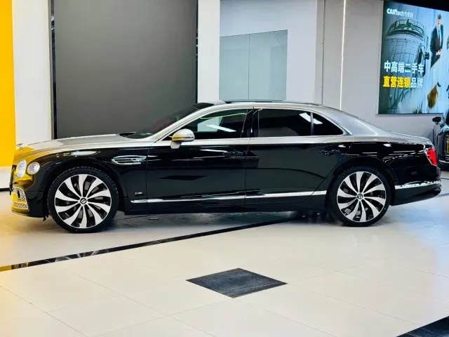 Bentley Flying Spur — Фото автомобиля 4