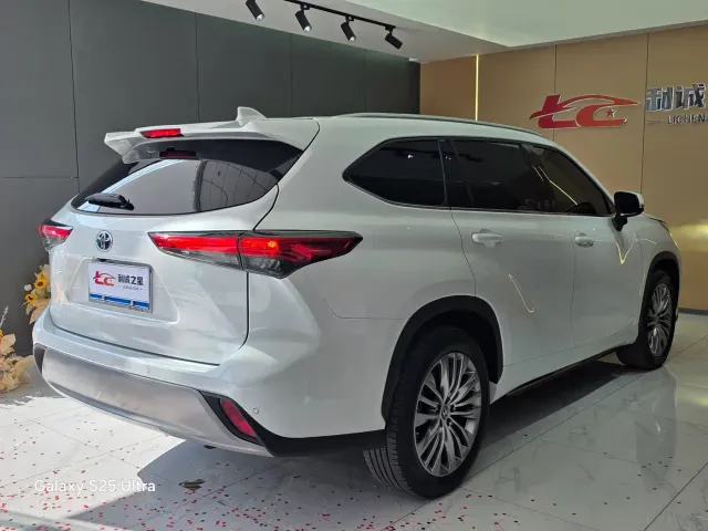 Toyota Highlander — Фото автомобиля 9