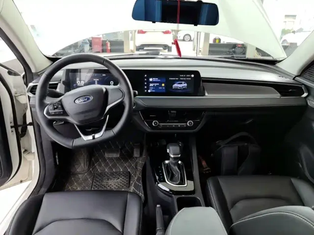 Ford Escort — Фото автомобиля 9