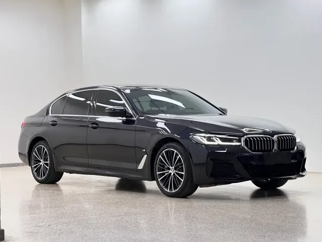BMW BMW 5 Series 2022 Facelift 530Li Leading M Sport Package — Фото автомобиля 3