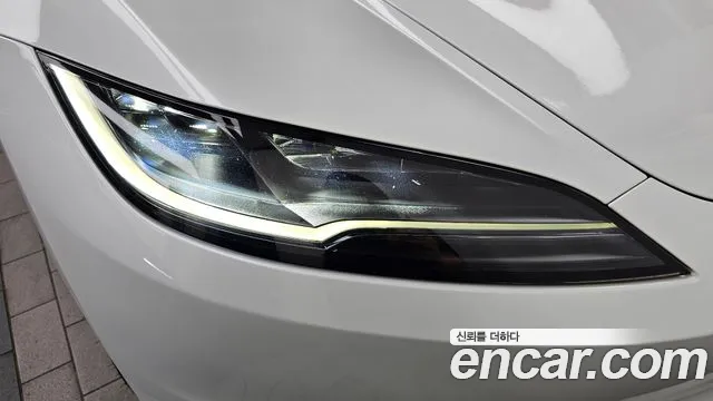 Tesla Model 3 — Фото автомобиля 22