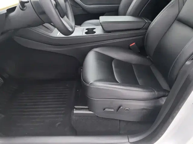 Tesla Model Y — Фото автомобиля 20