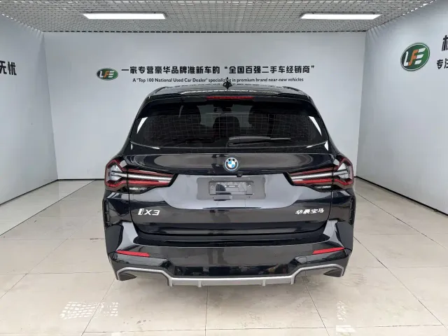 BMW iX3 — Фото автомобиля 5