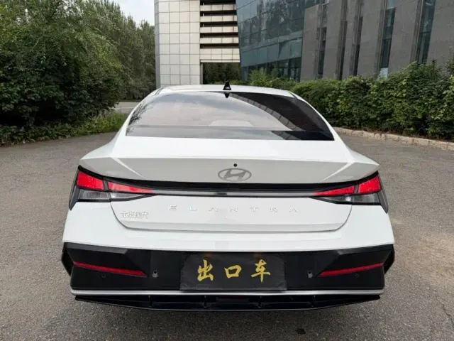 Hyundai Elantra — Фото автомобиля 4