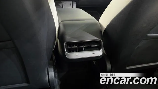 Tesla Model Y — Фото автомобиля 26