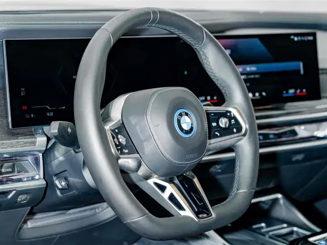 BMW i7 — Фото автомобиля 9