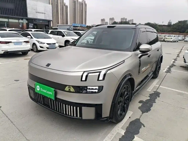 Фотография автомобиля — Lynk & Co 900