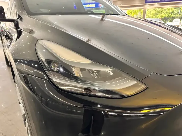 Tesla Model Y — Фото автомобиля 4