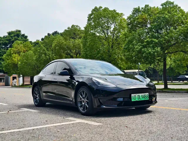 Tesla Model 3 — Фото автомобиля 2
