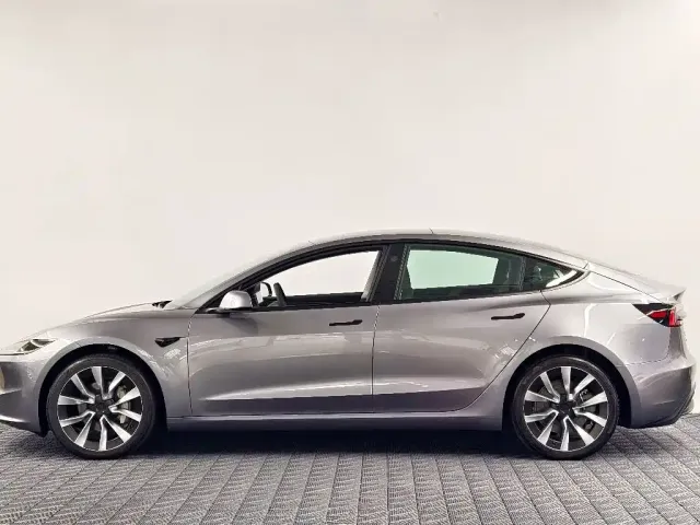 Tesla Model 3 — Фото автомобиля 4