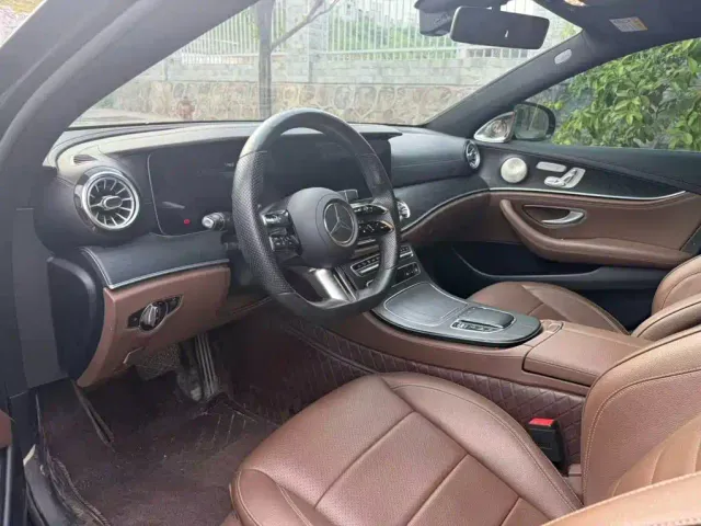Mercedes-Benz E-Class — Фото автомобиля 3