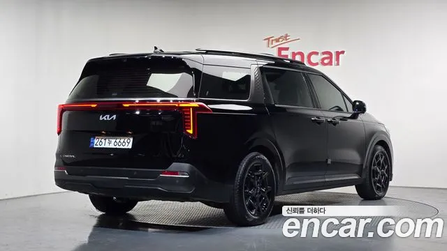 Kia Carnival Generation 4 — Фото автомобиля 2
