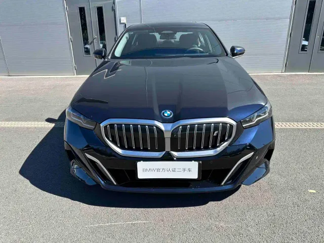 BMW i5 — Фото автомобиля 2