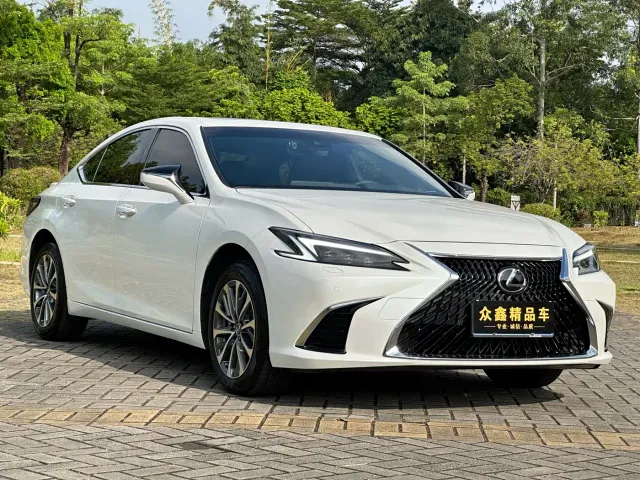 Lexus ES — Фото автомобиля 3