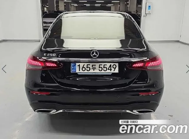 Mercedes-Benz E-Class — Фото автомобиля 2