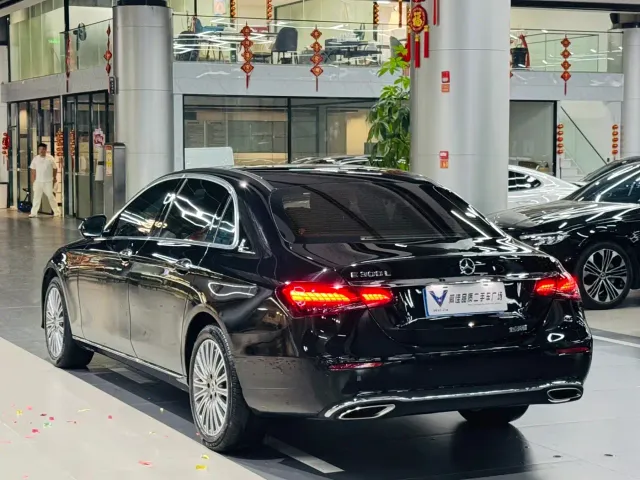 Mercedes-Benz E-Class — Фото автомобиля 7