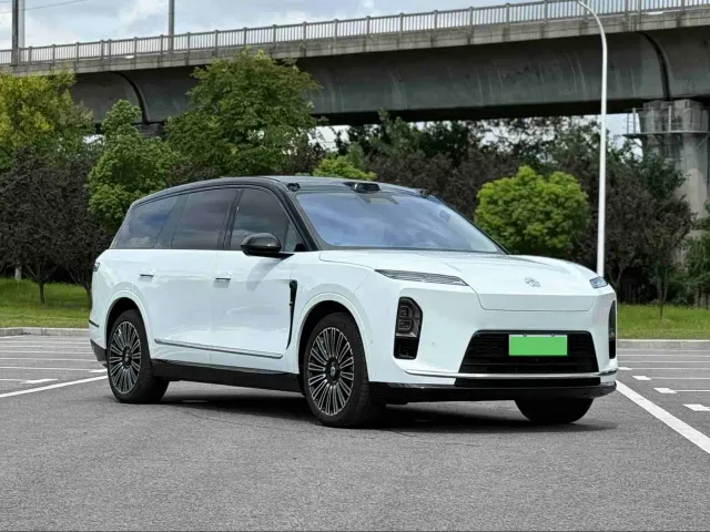 Nio ES8 — Фото автомобиля 3