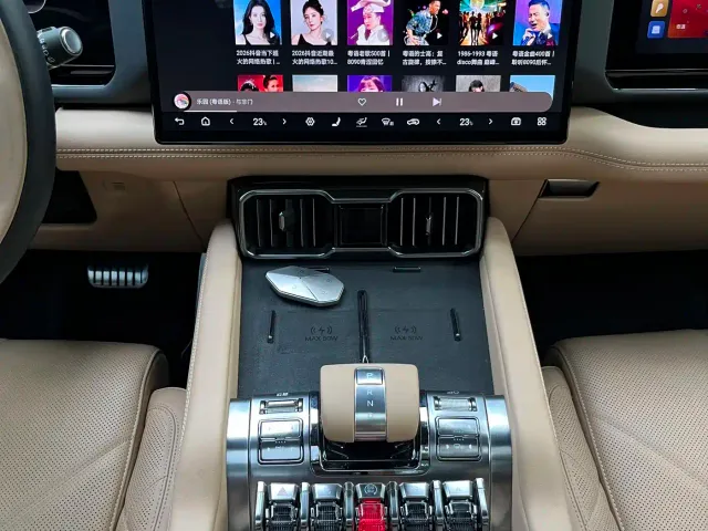 Fang Cheng Bao Leopard 8 2025 Zhiyong Flagship 6-Seater — Фото автомобиля 9