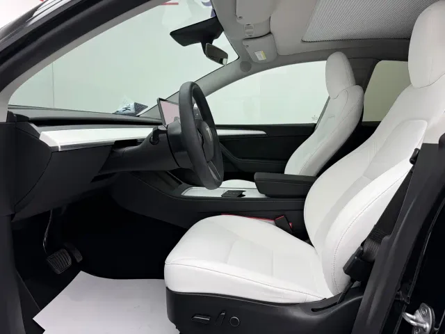 Tesla Model Y — Фото автомобиля 12