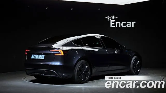 Tesla Model 3 — Фото автомобиля 2