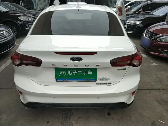 Ford Focus — Фото автомобиля 5