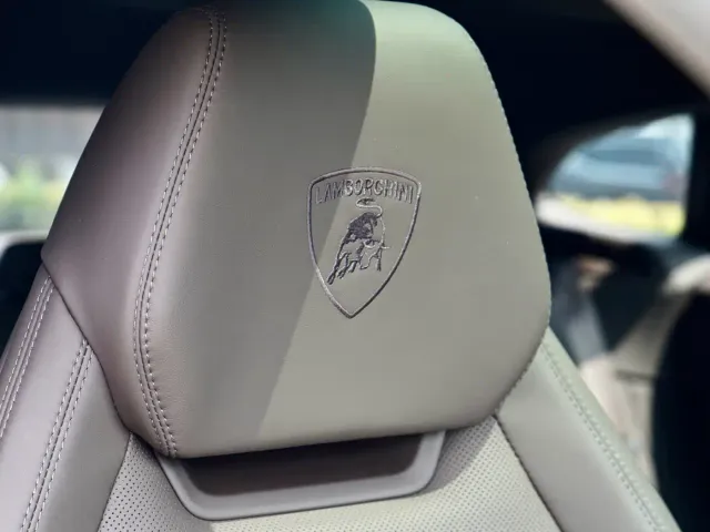 Lamborghini Urus — Фото автомобиля 12