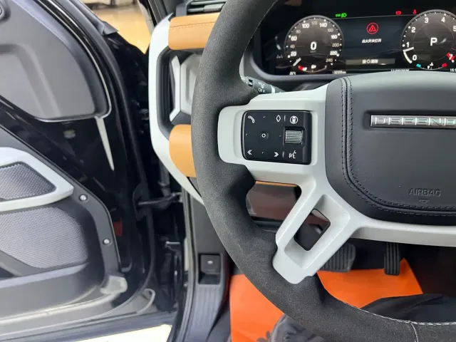 Land Rover Defender — Фото автомобиля 13
