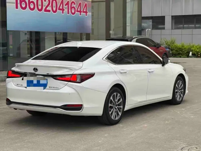 Lexus ES — Фото автомобиля 8