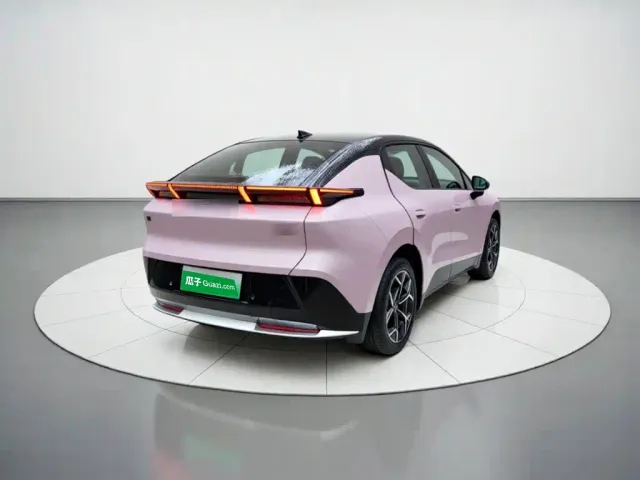 Lynk & Co Z20 — Фото автомобиля 4