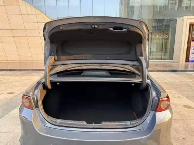 Mazda Axela — Фото автомобиля 2