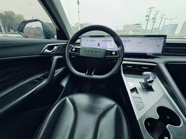 Roewe RX5 — Фото автомобиля 12