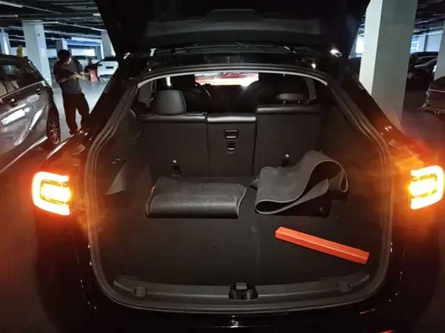 Tesla Model Y — Фото автомобиля 18