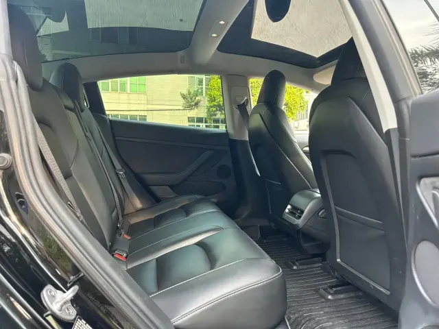 Tesla Model 3 — Фото автомобиля 15