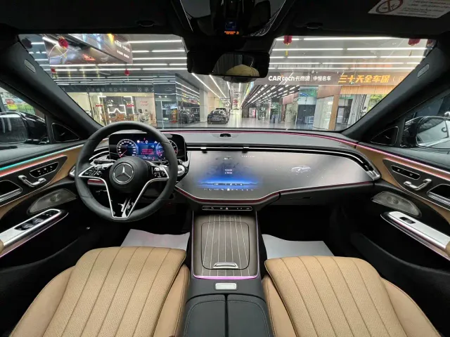 Mercedes-Benz E-Class — Фото автомобиля 20