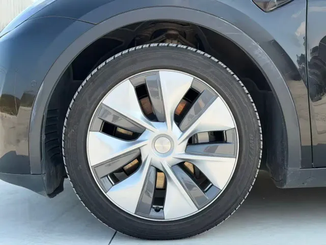 Tesla Model Y — Фото автомобиля 14