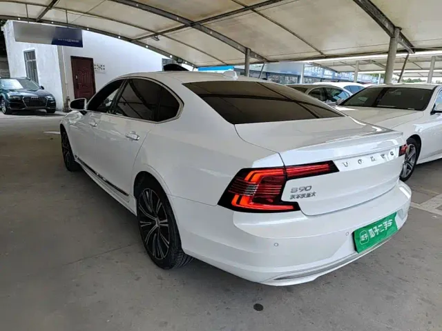 Volvo S90 — Фото автомобиля 22