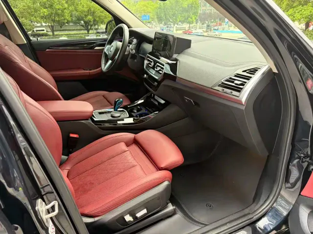 BMW iX3 — Фото автомобиля 13