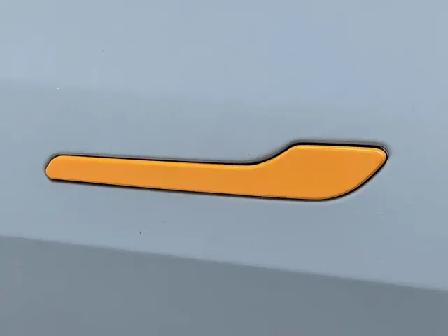 Tesla Model Y — Фото автомобиля 18