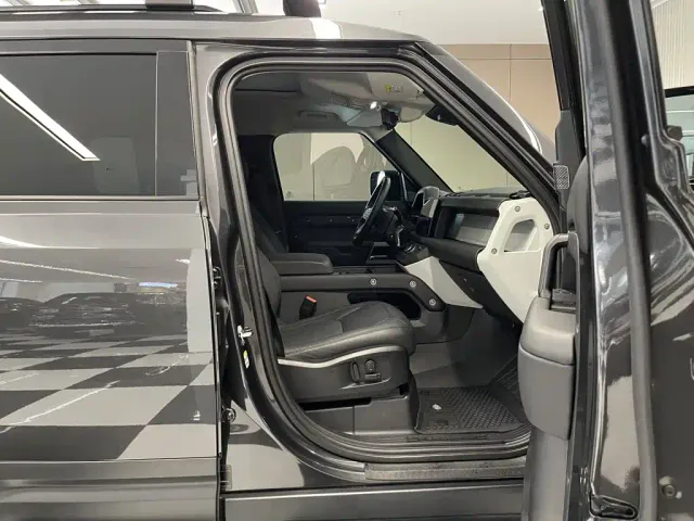 Land Rover Defender — Фото автомобиля 18