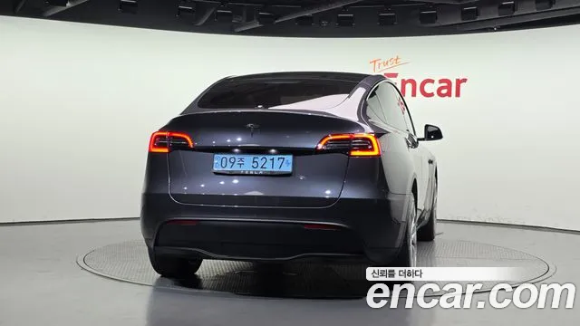 Tesla Model Y — Фото автомобиля 4