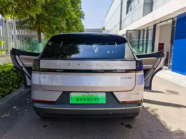 Volvo XC70 Plug-in Hybrid — Фото автомобиля 13