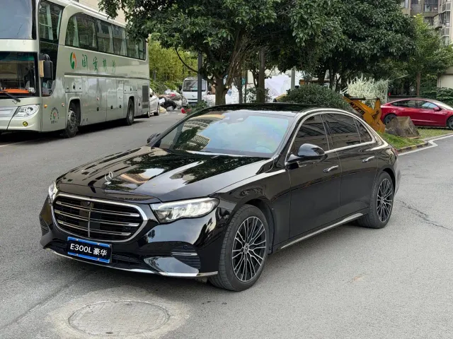 Фотография автомобиля — Mercedes-Benz E-Class