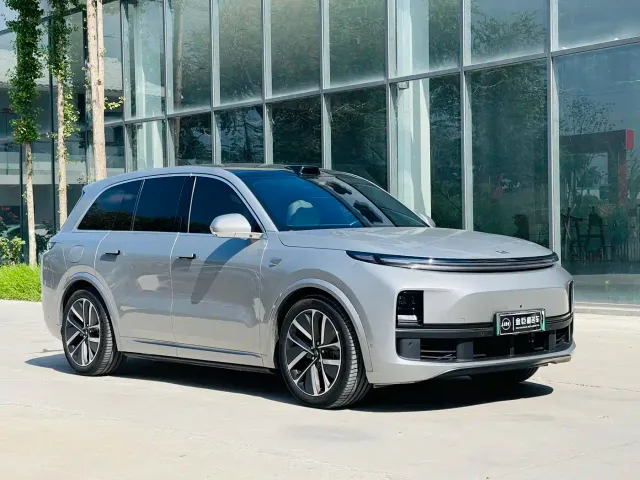 Li Auto L8 — Фото автомобиля 3